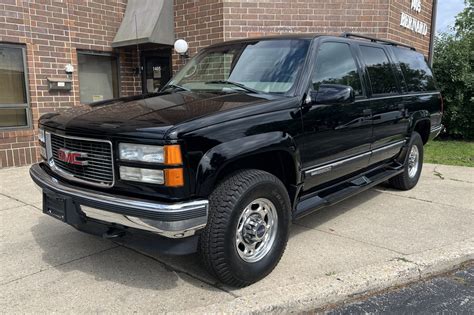 1998 Gmc Suburban photo