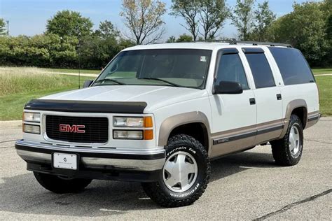 1998 Gmc Suburban photo