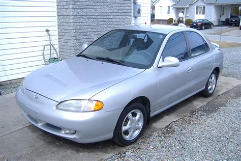 1998 Hyundai Elantra photo