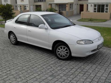 1998 Hyundai Elantra photo