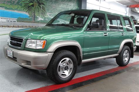 1998 Isuzu Trooper photo