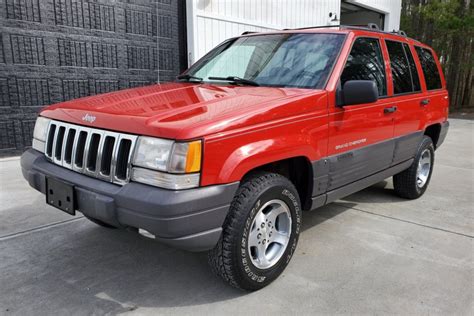 1998 Jeep Laredo photo