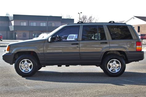 1998 Jeep Laredo photo