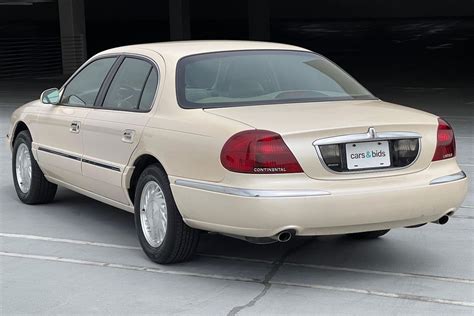 1998 Lincoln Continental photo