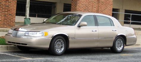 1998 Lincoln Town car photo