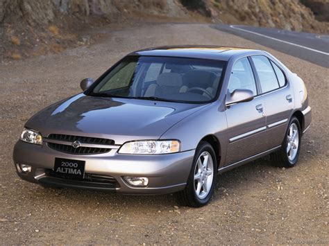 1998 Nissan Altima photo