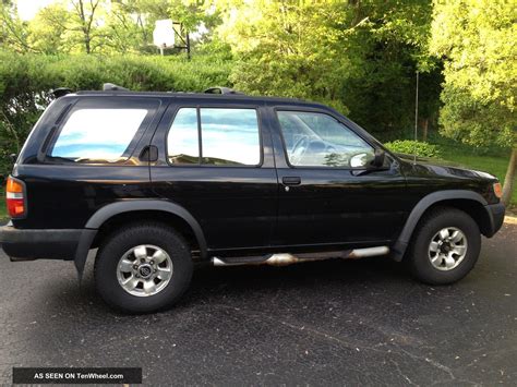 1998 Nissan Pathfinder photo