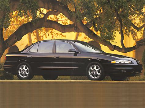 1998 Oldsmobile Intrigue photo