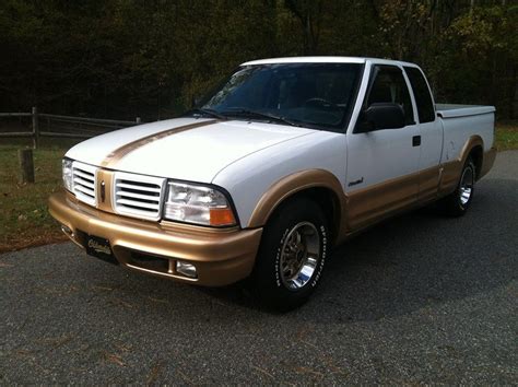 1998 Oldsmobile Oldsmobile truck photo