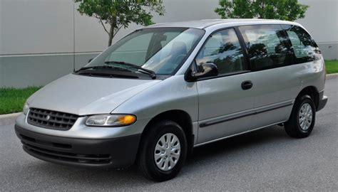 1998 Plymouth Grand voyager photo