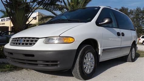 1998 Plymouth Voyager photo