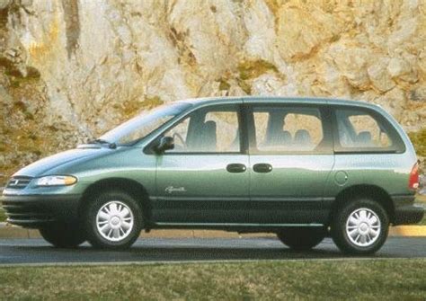 1998 Plymouth Voyager photo