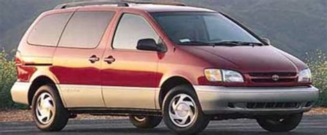 1998 Toyota Sienna photo