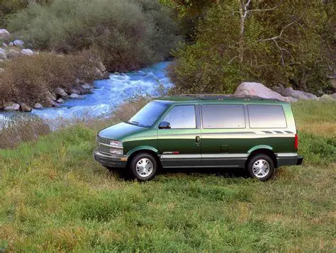 1999 Chevrolet Astro photo