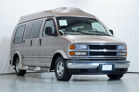 1999 Chevrolet Chevy van photo