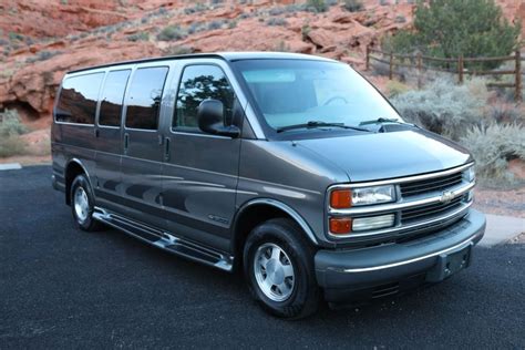 1999 Chevrolet Express photo