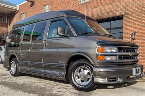 1999 Chevrolet Express photo