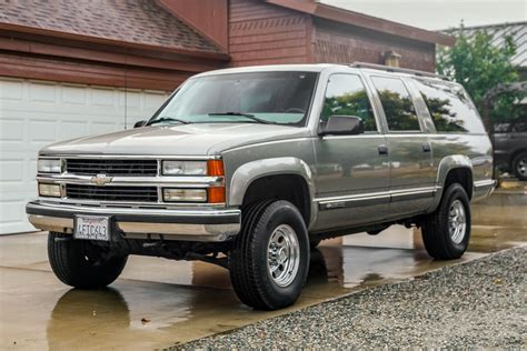 1999 Chevrolet Suburban 2500 photo