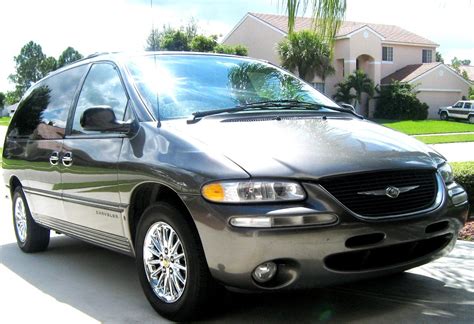 1999 Chrysler Town and country