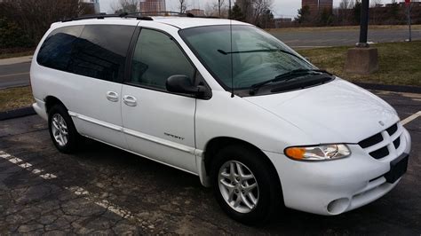 1999 Dodge Caravan photo