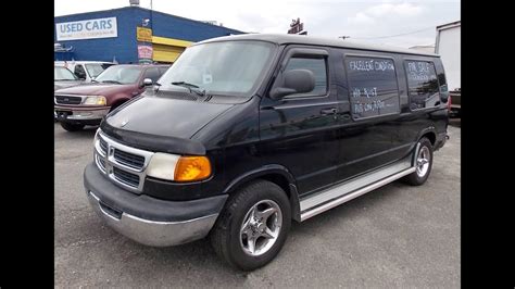 1999 Dodge Mini ram van photo