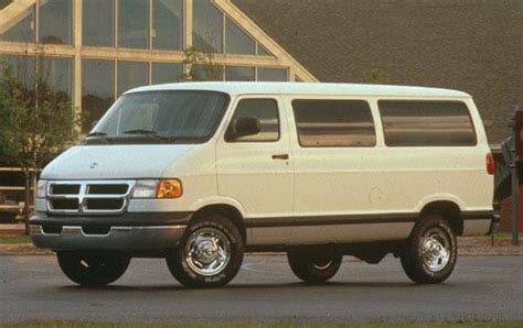 1999 Dodge Ram wagon photo