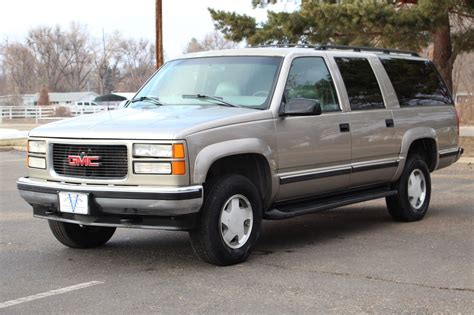 1999 Gmc Suburban photo