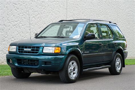 1999 Isuzu Rodeo photo