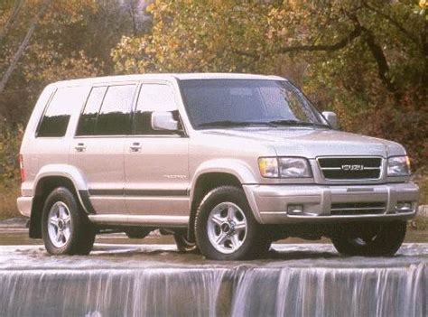 1999 Isuzu Trooper photo