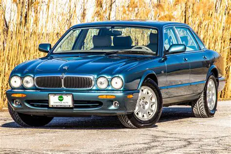 1999 Jaguar Jx8