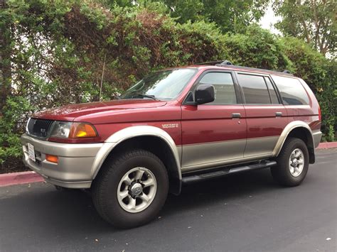 1999 Mitsubishi Montero sport photo