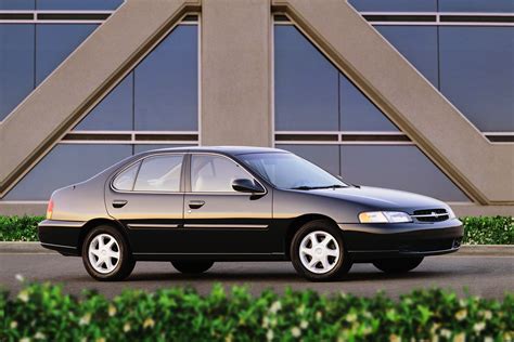 1999 Nissan Altima photo