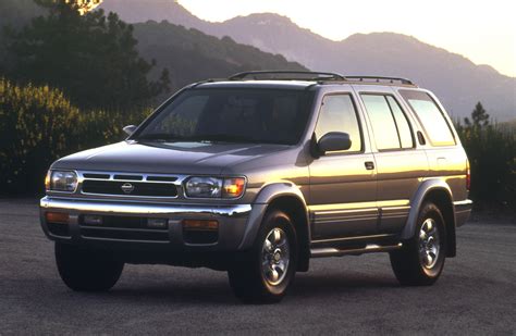 1999 Nissan Pathfinder photo