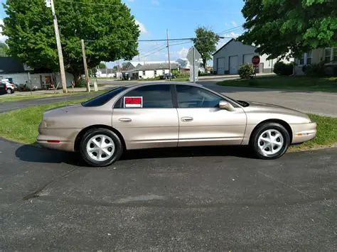 1999 Oldsmobile Aurora photo