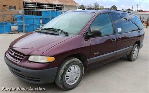 1999 Plymouth Grand voyager photo