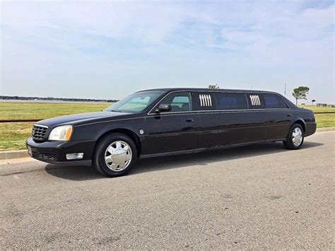 2000 Cadillac Limousine photo