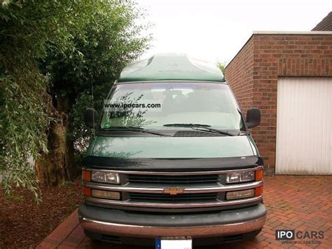 2000 Chevrolet Chevy van photo