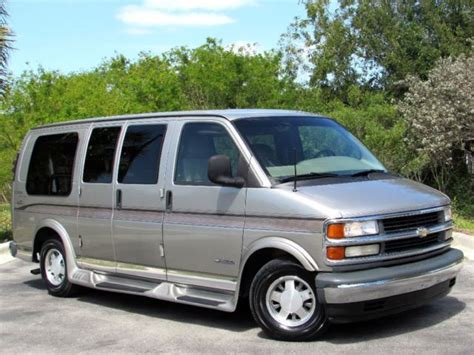 2000 Chevrolet Express 1500 photo