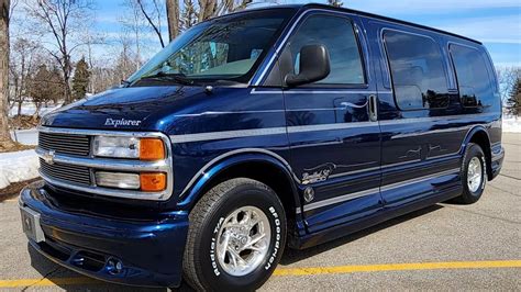 2000 Chevrolet Express photo