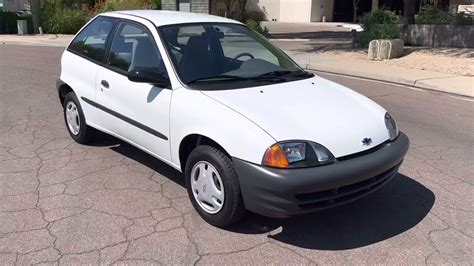 2000 Chevrolet Metro photo