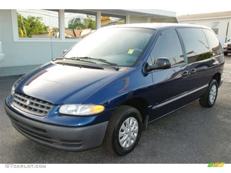 2000 Chrysler Voyager photo