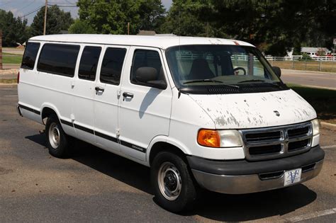 2000 Dodge Ram van photo