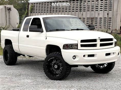 2000 Dodge Ram photo