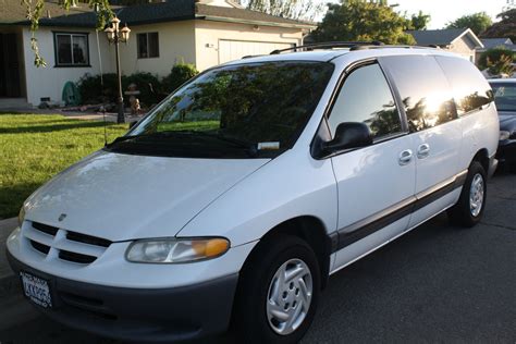 2000 Dodge Van photo