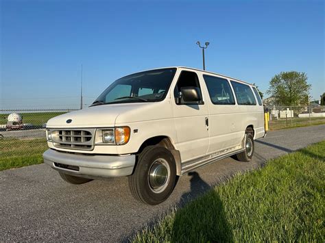 2000 Ford E-350