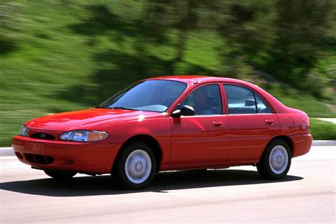 2000 Ford Escort photo