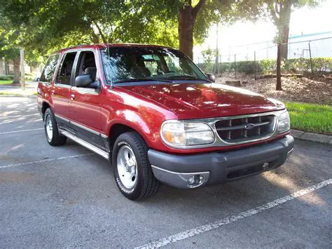 2000 Ford Explorer photo