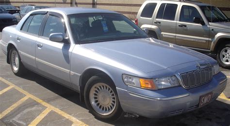 2000 Ford Grand marquis photo