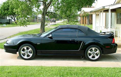 2000 Ford Mustang photo