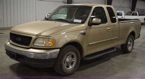 2000 Ford Pickup photo